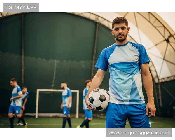 高温高湿环境足球体能适应：热应激条件下的运动表现维持策略